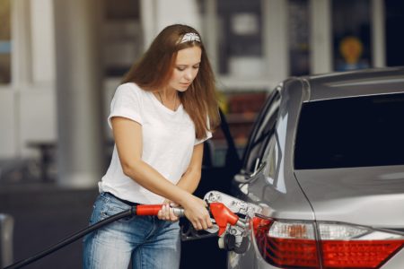Si eres autónomo puedes deducirte el combustible, aunque no seas el titular del vehículo.