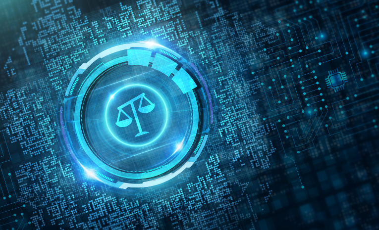 Derecho de la Tecnología y la Información: Imagen de un chip con un círculo azul y una balanza en el centro.